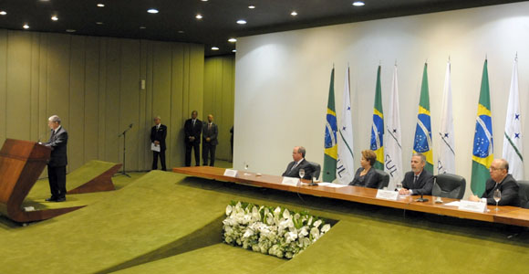 DEFESA - Dilma e Amorim destacam integração com a América do Sul em cerimônia no Itamaraty