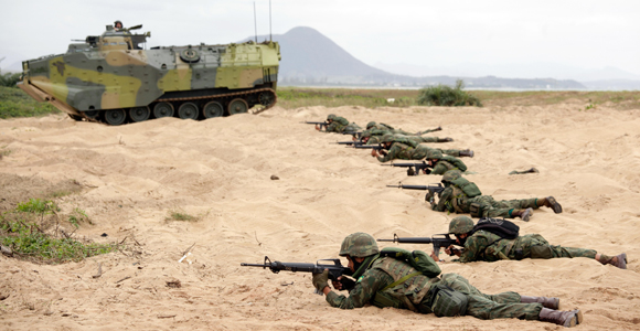 Operação Felino: ministro Amorim assiste a exercício militar da CPLP e reforça a importância de laços entre os países