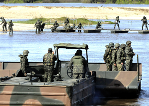 Operação Laçador: Forças Armadas realizam exercício simulado de transposição de curso d água 