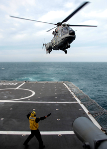 Anfíbios desembarcam no litoral do Espírito Santo em exercício militar de países da CPLP