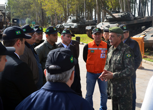 Chefe da Chelog, general de Exércio Adriano Pereira Júnior, acompanhou a comitiva