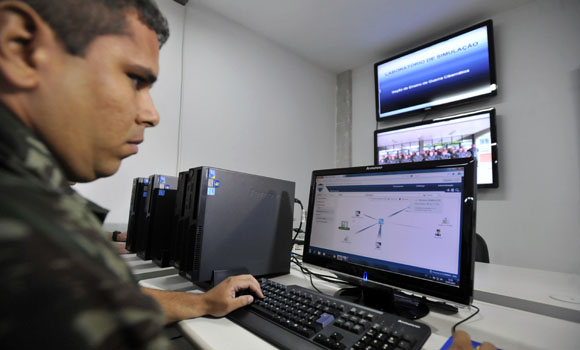 Forças Armadas se reúnem para discutir guerra eletrônica e cibernética