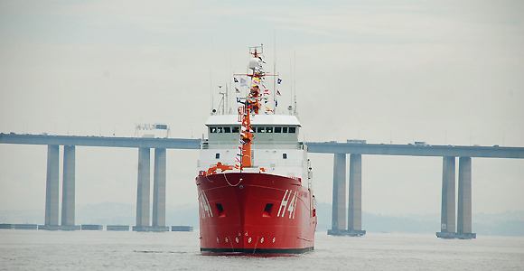 Marinha do Brasil envia navios para a 32ª Operação Antártica de apoio à pesquisa no continente 