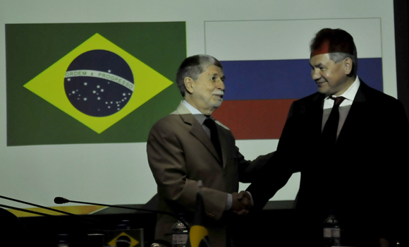 Brasil e Rússia decidem ampliar cooperação em defesa