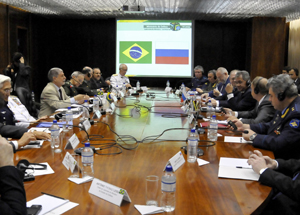 Brasil e Rússia decidem ampliar cooperação em defesa