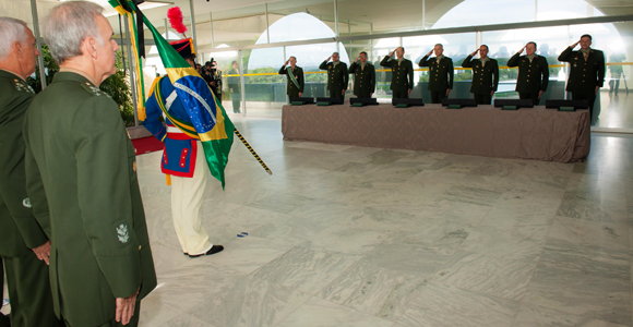 Comando do Exército realiza solenidade de entrega de espada a novos generais