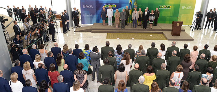 De manhã, Dilma recebeu os oficiais-generais promovidos, em evento no Palácio do Planalto