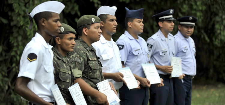 Militares da Marinha, Exército e Aeronáutica concluem curso do Projeto Soldado Cidadão