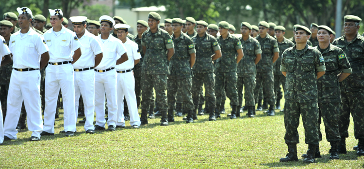 Jovens formandos do Projeto Soldado Cidadão no Amazonas