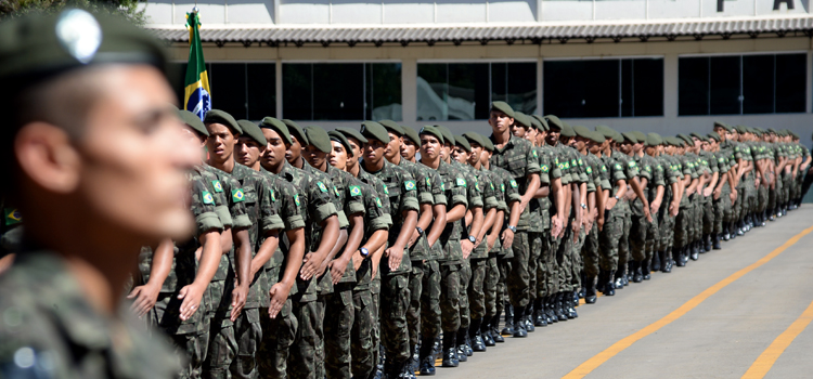 Cerca de 2 milhões de jovens devem ser alistar: 100 mil deverão ser incorporados como recrutas às Forças Armadas