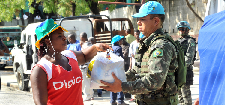 Brasil está no comando da Minustah desde 2004: em 10 anos foram empregados mais de 30 mil militares brasileiros na missão. 