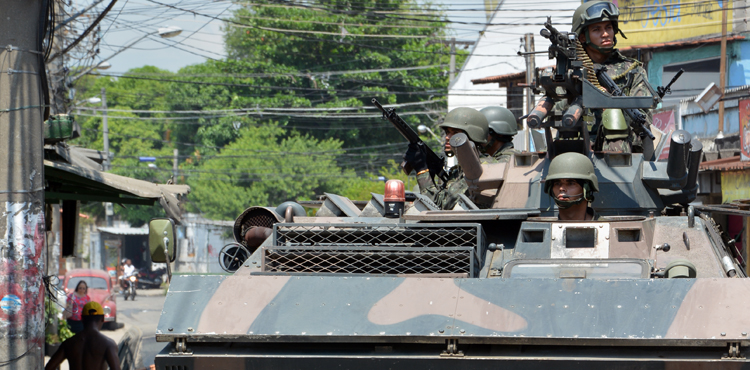 Desde abril de 2014 na Maré, Forças de Pacificação iniciam a desocupação pela Praia de Ramos e comunidade de Roquete Pinto
