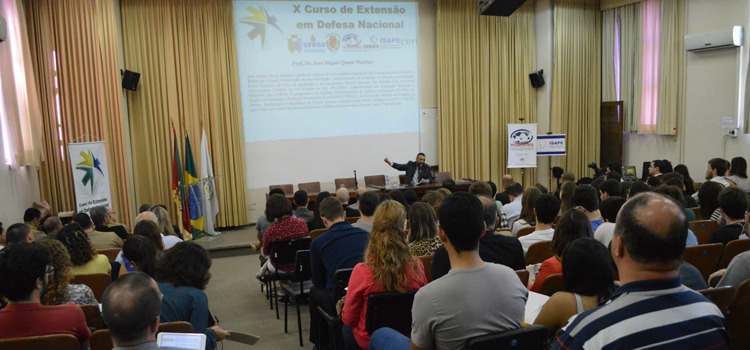 O Curso de Extensão em Defesa Nacional é uma qualificação promovida pela Divisão de Cooperação do Ministério da Defesa