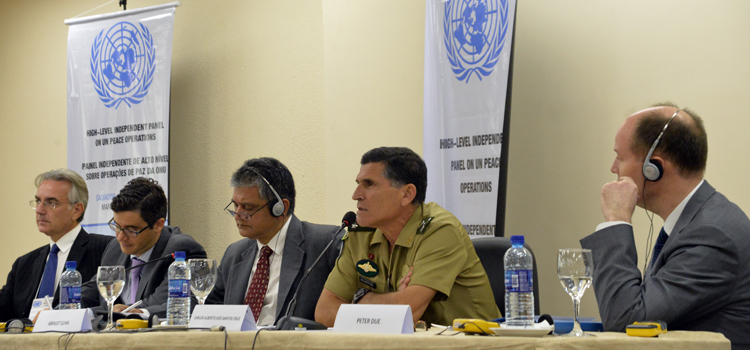 Comandante da Monusco, general Santos Cruz chefia cerca de 20 mil militares de 18 países