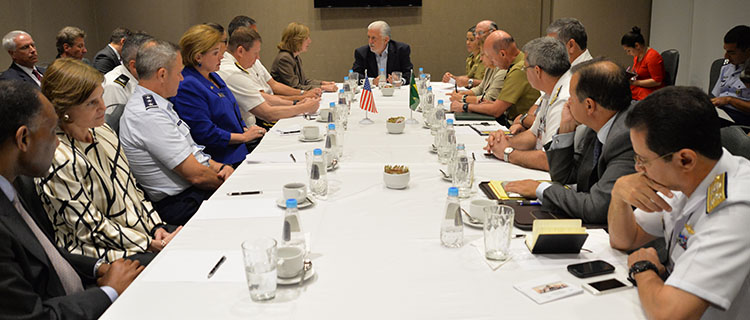 Jaques Wagner se reuniu com a delegação norte-americana que participará da LADD 2015: cooperação fortalecida