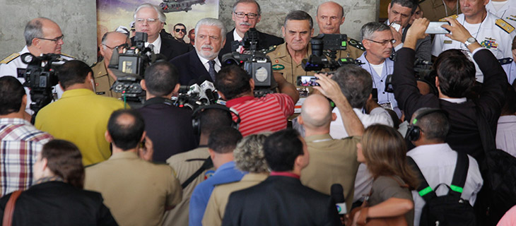 Jaques Wagner durante coletiva após a abertura da LAAD: Indústria de defesa cresce no Brasil