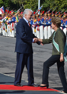 Presidenta Dilma e ministro Jaques Wagner participam de Dia do Exército