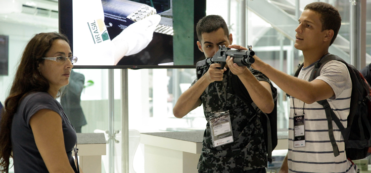 Mais de 600 expositores de 45 países mostraram o que há de mais moderno em equipamentos de 20 setores de defesa