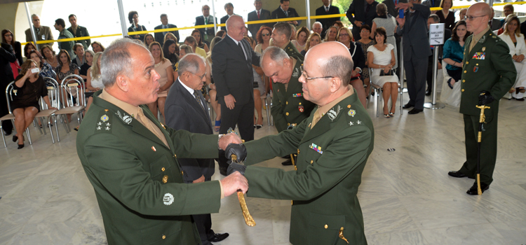 Os nove generais-de-brigada recém promovidos são das armas de Material Bélico, Intendência, Infantaria, Artilharia e Cavalaria