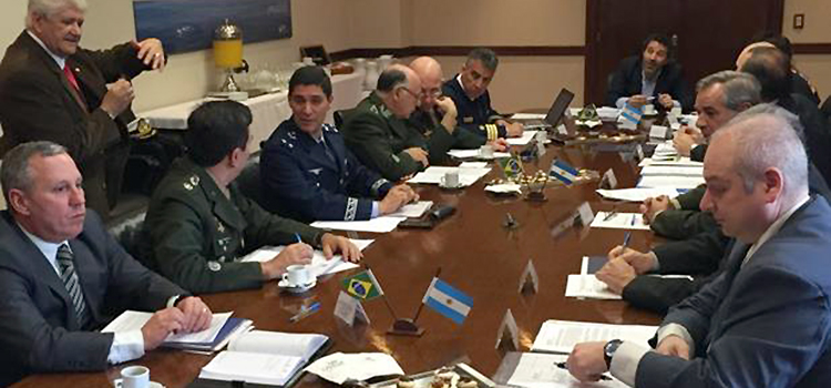 Visita teve o objetivo de discutir agenda distribuída em níveis decisórios na estrutura organizacional de defesa das duas nações