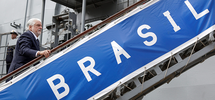 Ministro Jaques Wagner visita Navio-Escola Brasil