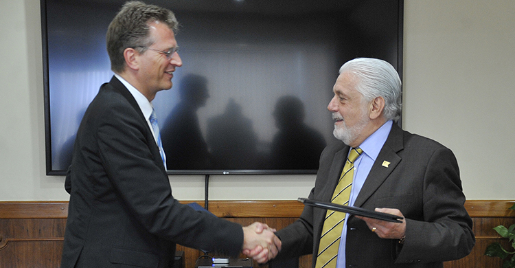Jaques Wagner recebe vice-ministro da Defesa da Alemanha, Ralf Brauksiepe, para assinatura de declaração conjunta