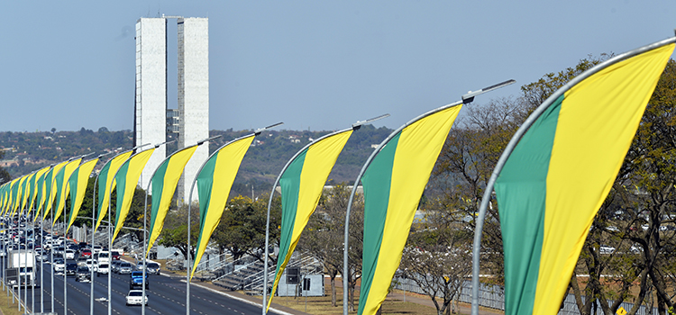 A Esplanada dos Ministérios se prepara para receber o desfile do Dia da Pátria