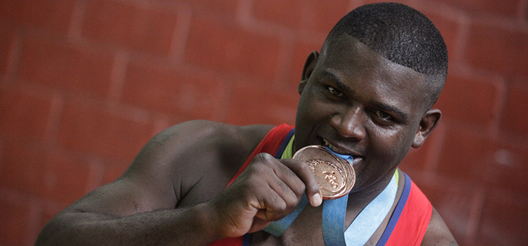 O 3º sargento da Marinha, Davi Albino, vai brigar pelo ouro na modalidade de lutas associadas