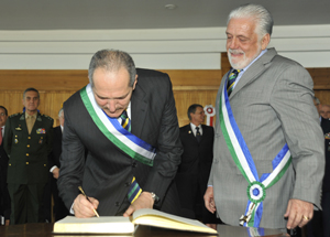 Ministros assinam Livro de Transmissão de Posse