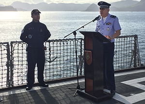 A bordo da "União", brigadeiro Veloso saudou os militares 