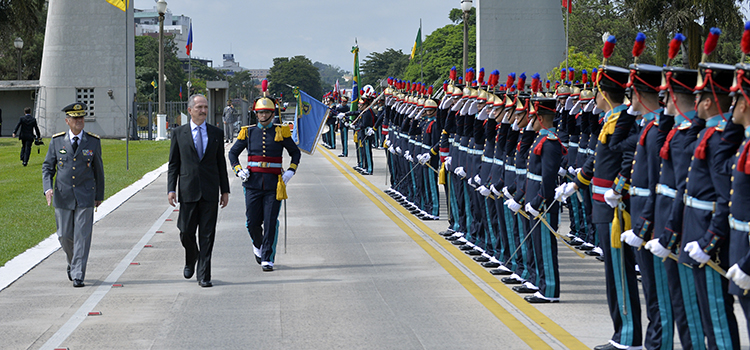 Ministro Aldo valoriza aspirantes a oficial na Academia Militar das Agulhas Negras 