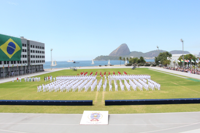 Escola Naval forma 199 novos Guardas-Marinha
