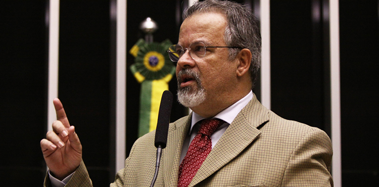 Raul Jungmann assume o Ministério da Defesa