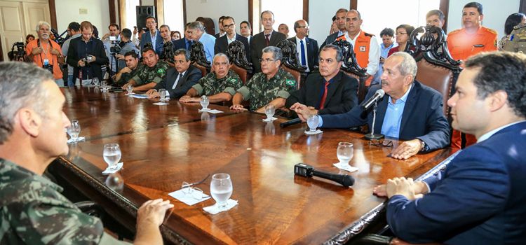 cerimônia de assinatura de protocolo de intenção que permitirá a transferência de imóvel da União para a construção de via pública Eixo Quartel