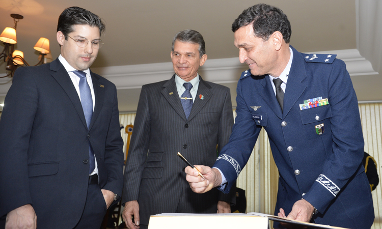 Secretário Silva e Luna destacou que as Forças Armadas necessitam de meios adequados e suficientes para garantir a defesa do País