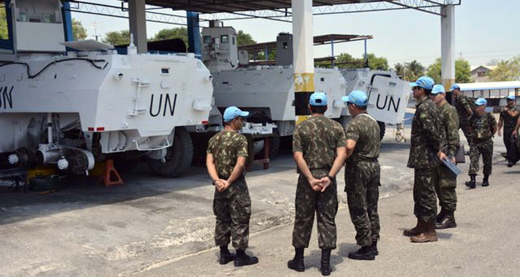 A comitiva da Defesa visitou as instalações, inspecionou viaturas e avaliou material de emprego militar.