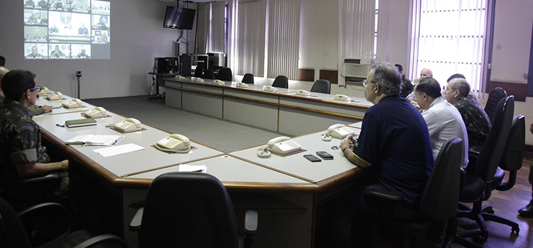 De acordo com o Ministério da Defesa, a ação das tropas militares acontecerá sem aumento do efetivo, atualmente com cerca de 22 mil homens das Forças Armadas.