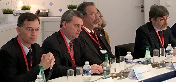 Em Cannes, ministro da Defesa diz que Satélite está pronto e, quando for lançado em órbita, em 2017, terá a função civil, que é levar a banda larga a todos os brasileiros.