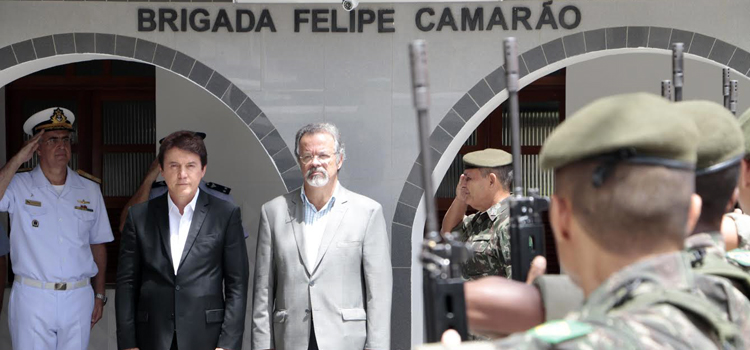 Durante a visita à Brigada de Natal, Jungmann esteve em reunião com o governador do Rio Grande do Norte, Robinson Faria