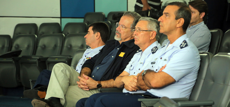 Jungmann foi recebido em Alcântara pelo comandante do CLA, coronel Luciano Valentim Rechiuti