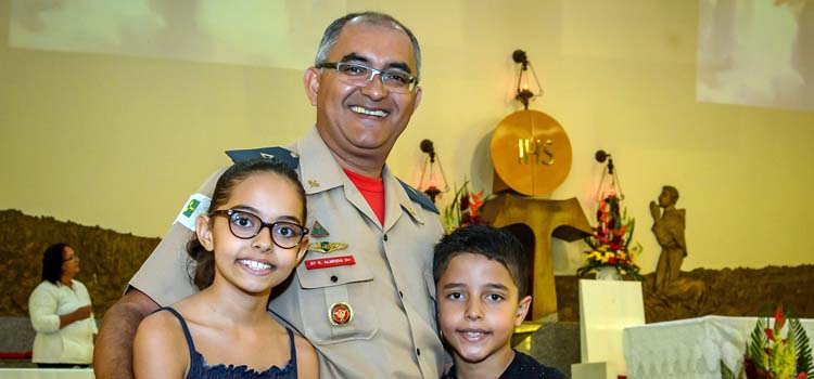 Ronaldo, militar do CBMDF, esteve na celebração acompanhado dos filhos