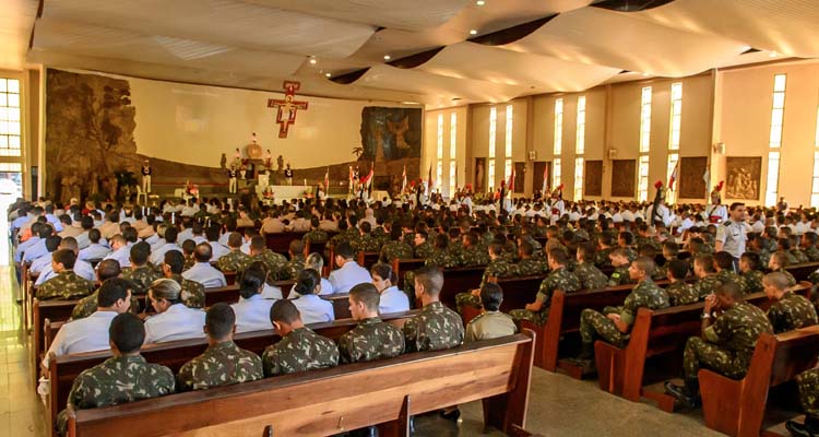 Mais de 800 militares participaram da celebração no Santuário São Francisco de Assis