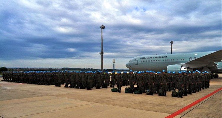 A primeira tropa embarcou no aeroporto internacional de Viracopos (SP) 