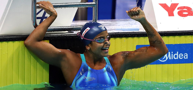 O outro ouro brasileiro conquistado no Mundial, na modalidade de 50 metros costas, veio pela também sargento da Marinha, Etiene Medeiros
