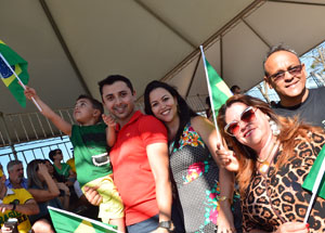 A família de Edilton Caramuru comparece todo ano ao desfile