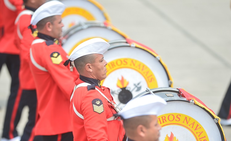 A Banda Marcial do Corpo de Fuzileiros Navais se apresentou com 96 integrantes