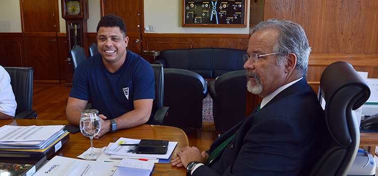 Ronaldo e ministro Jungmann no gabinete