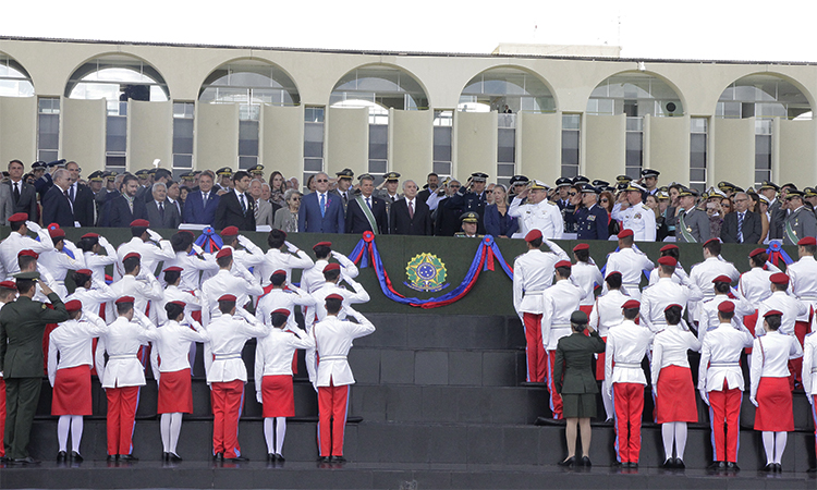 palanque de autoridades na cerimônia de comemoração do Dia do Exército em Brasília