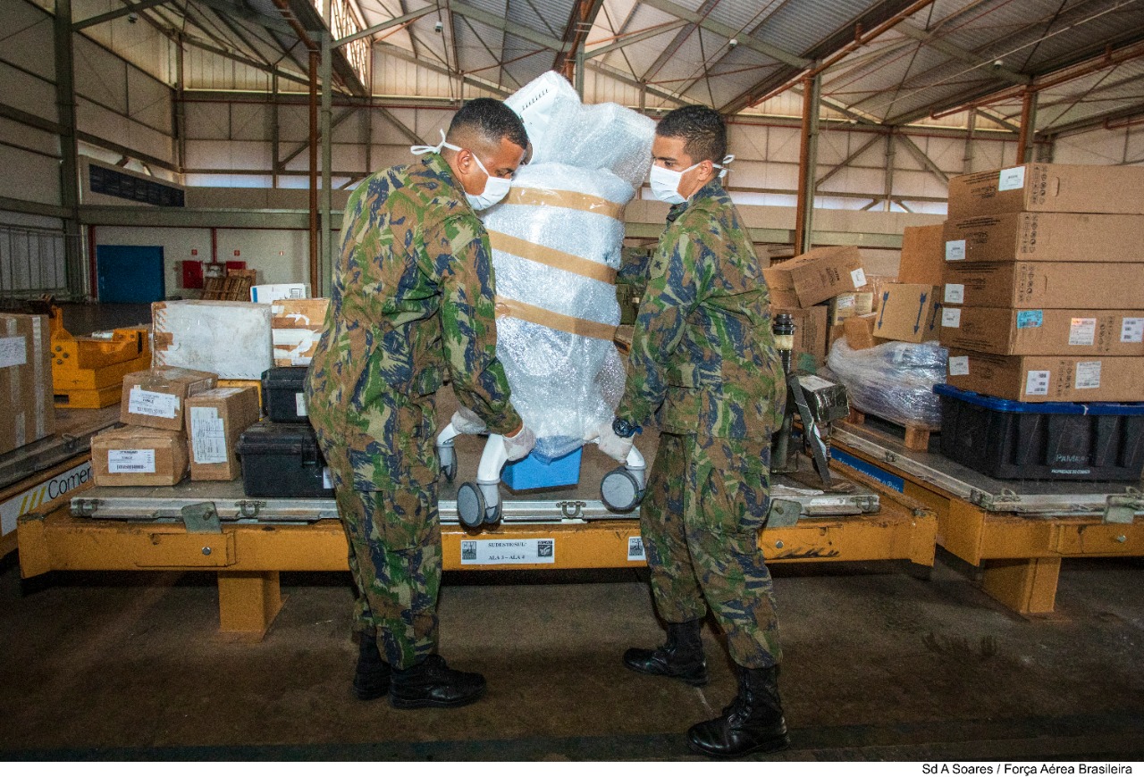 A primeira ação da parceria ocorreu em 6 de abril, quando 18 equipamentos foram recolhidos pela Força Aérea Brasileira (FAB)