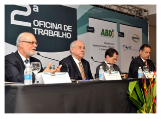 18/10/2010 - DEFESA - Investimentos em defesa beneficiarão toda a indústria brasileira, diz Jobim